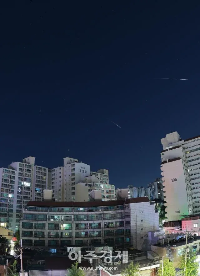 2026년 8월 13일 새벽 서울에서 촬영된 페르세우스자리 유성우